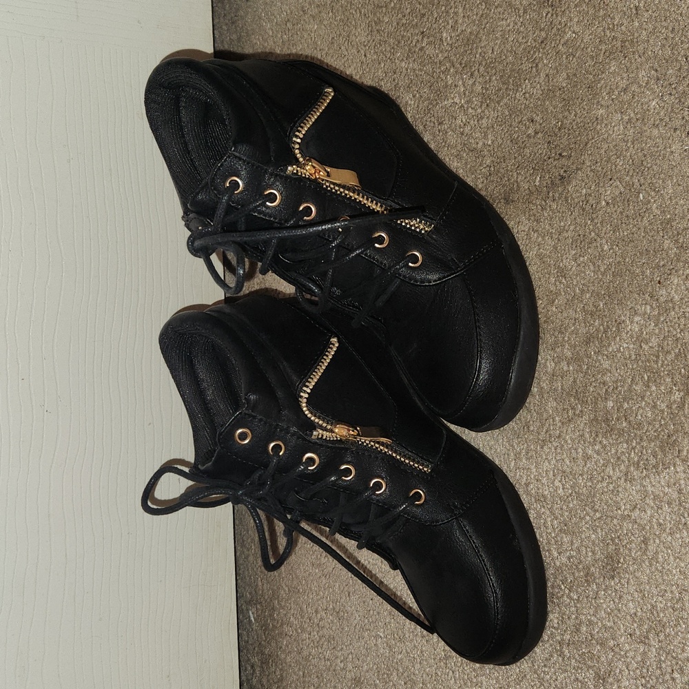 Lucky top wedge booties NWOT